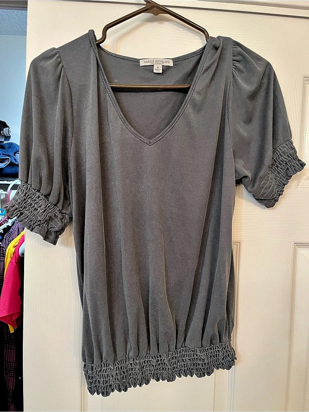Green Envelope V-Neck Smocked Hem Top in Gray Size XL Like New